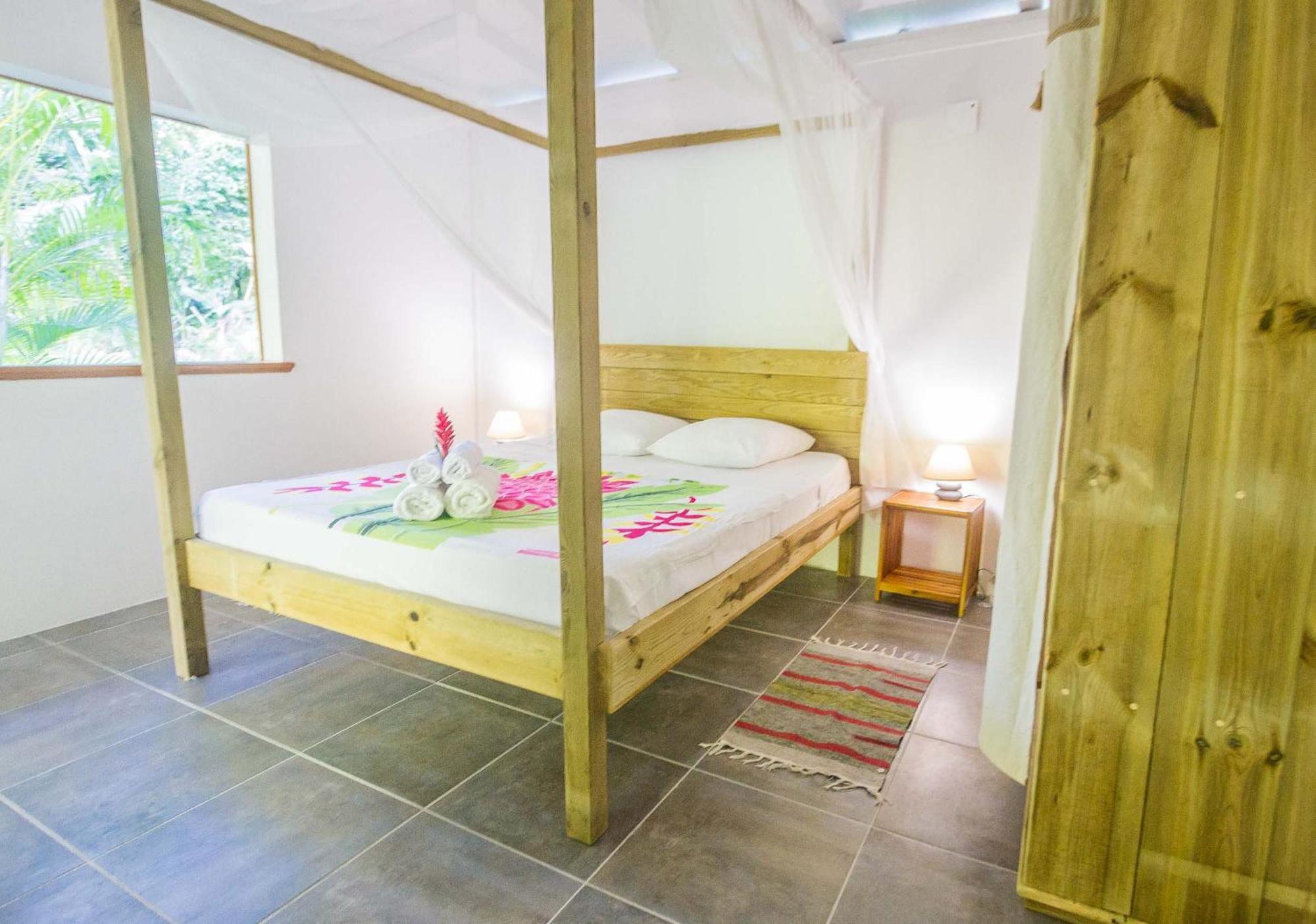 Ecolodges Karet Deshaies Eksteriør billede